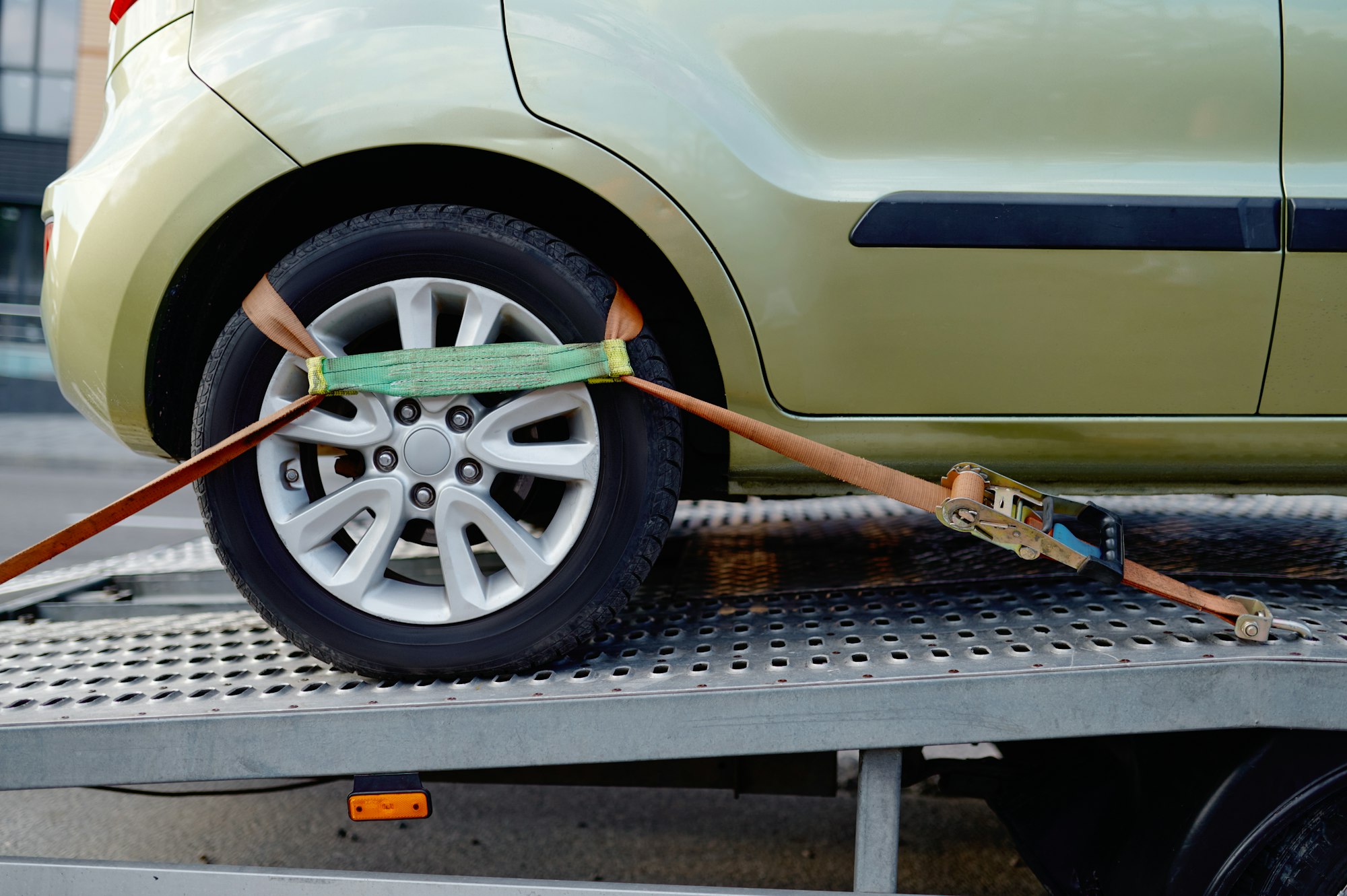 Car wheel belt fixing tow truck mechanism